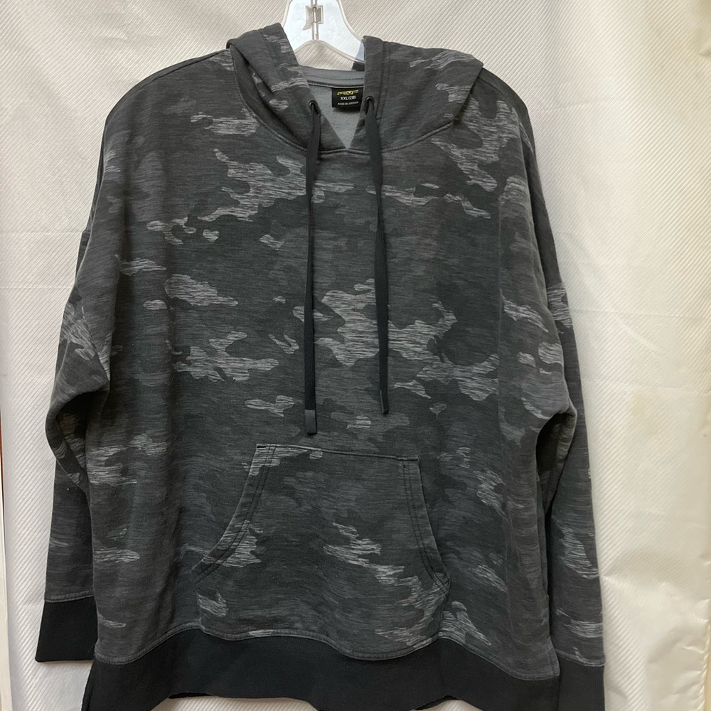 Athletics Works Women’s Gray Camo Hoodie with drawstring hood Kangaroo pocket XL